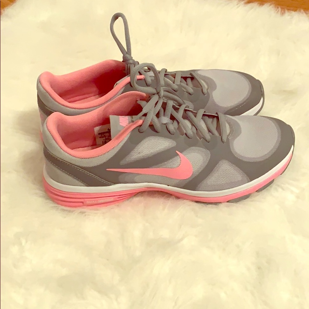 Women’s Nike Dual Fusion TR Sneakers